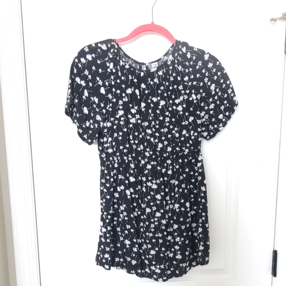 Cute Old Navy maternity top